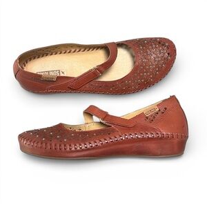 Pikolinos Leather Mary Jane Flats Size 39 8.5–9 Red Cutout Floral Comfort Shoes